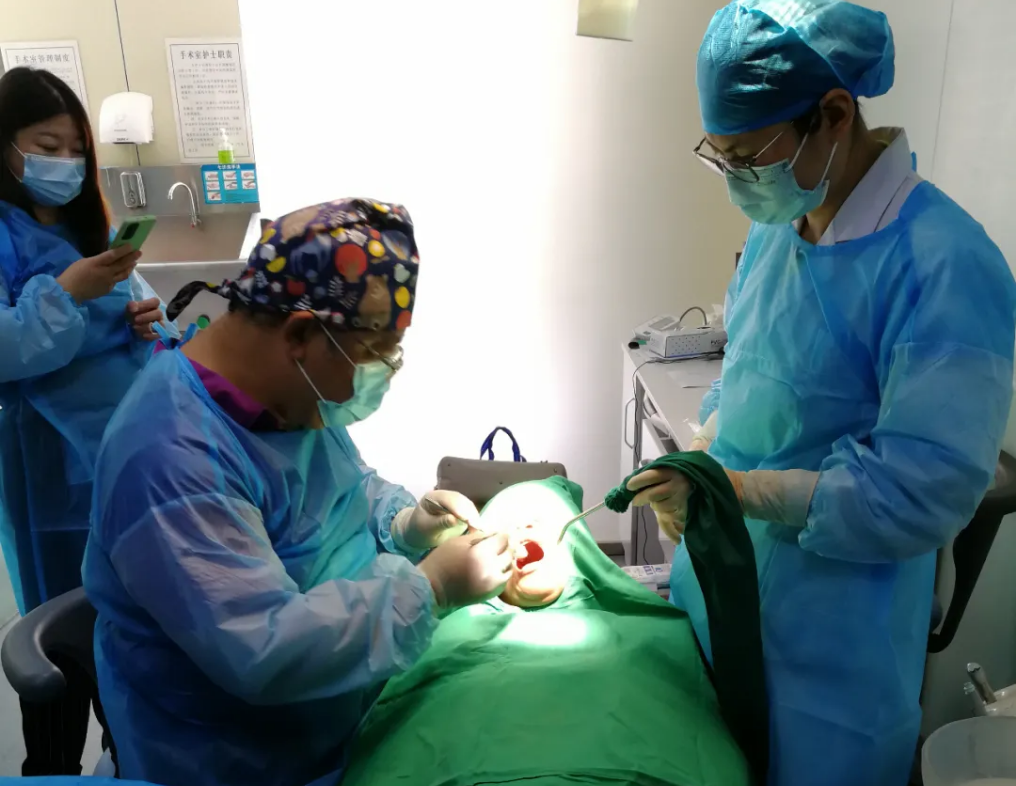 十來分鐘種兩顆牙齒——哈佛博士示范JTK種植體手術！